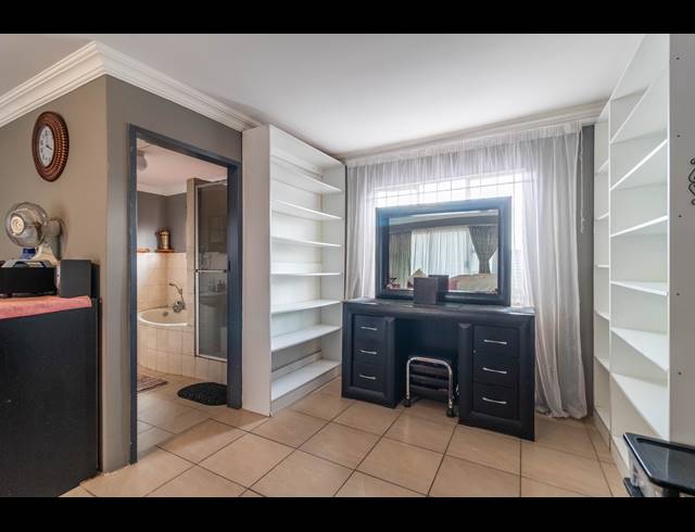 5 BEDROOM HOUSE FOR SALE IN ORMONDE